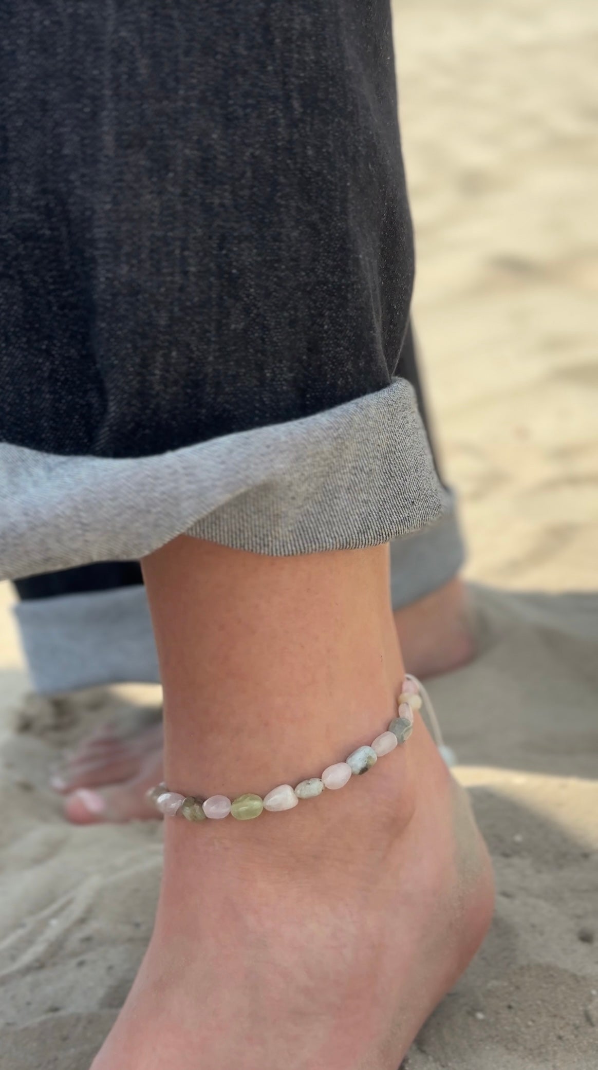 Bransoletka z morganitem na nogę