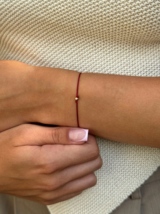 Bransoletka na szczęście ze złotą kulką