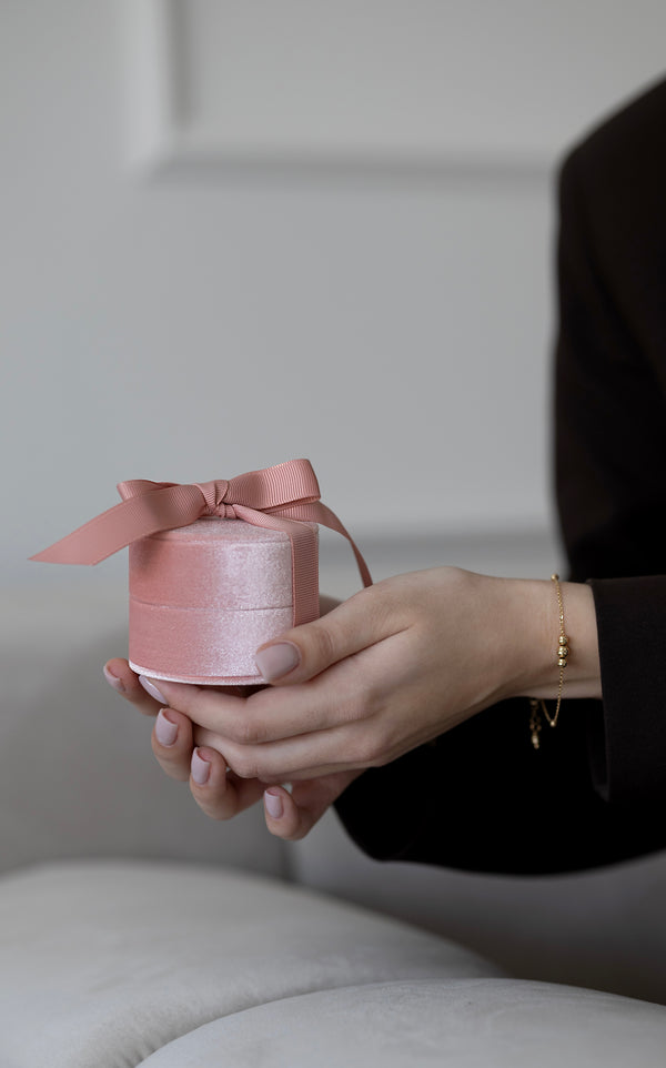 Pudełko welurowe na kolczyki / pierścionek